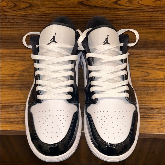 Air Jordan 1 Low Se Men's Black and White Sneakers, Size 11.5 - Picture 9 of 14
